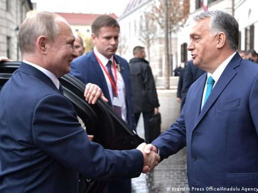 Putin pret Orbanin në Kremlin