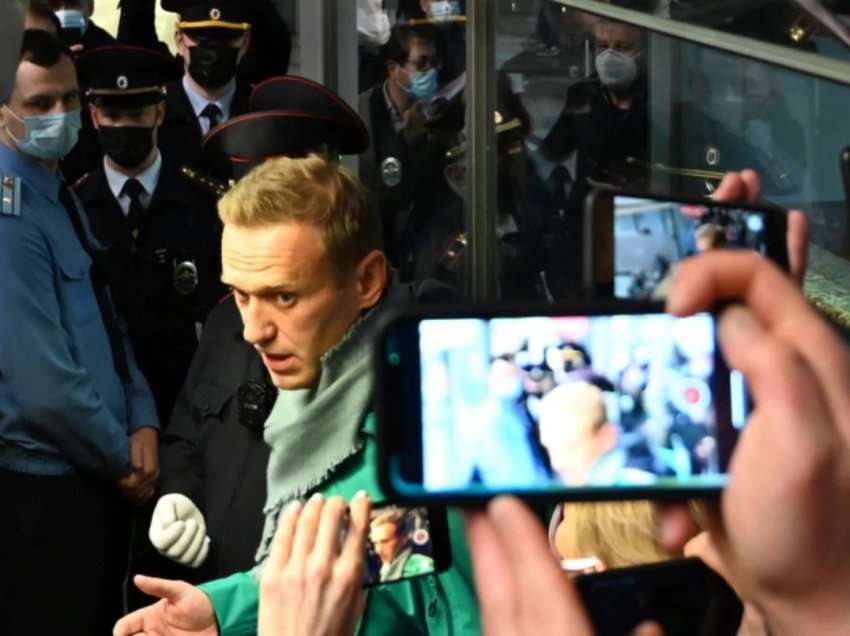 Nën presionin e shtetit, mediat ruse fshijnë përmbajtjen e Navalnyt