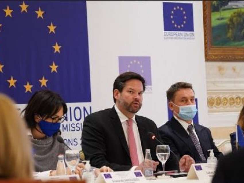 ​Vëzhguesit evropianë të shqetësuar me mungesën e transparencës në financimin e fushatës nga partitë