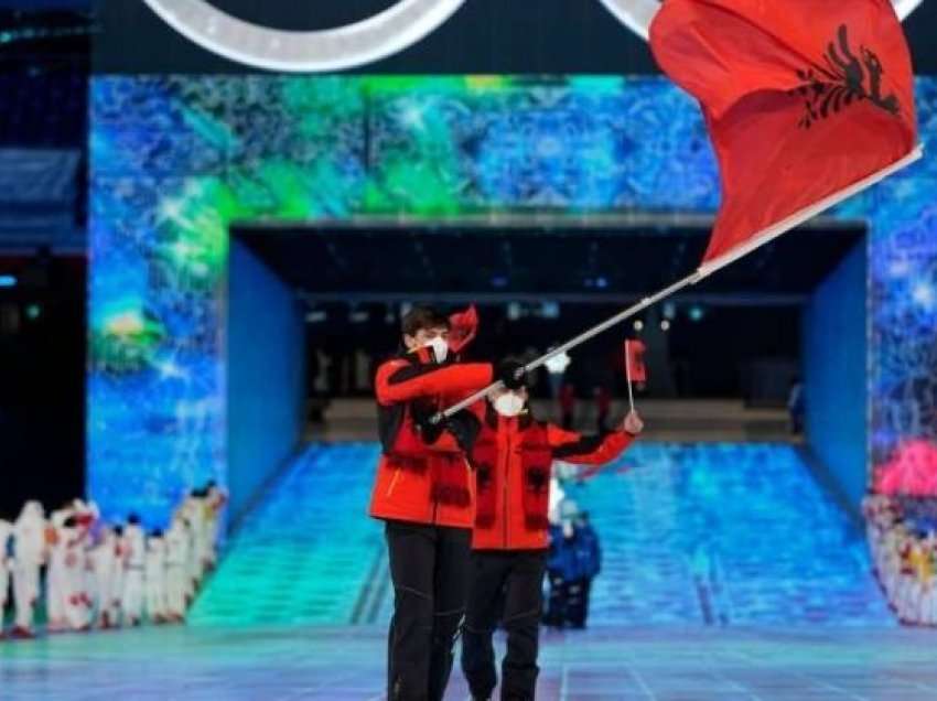 Xhepa bart flamurin e Shqipërisë në ceremoni