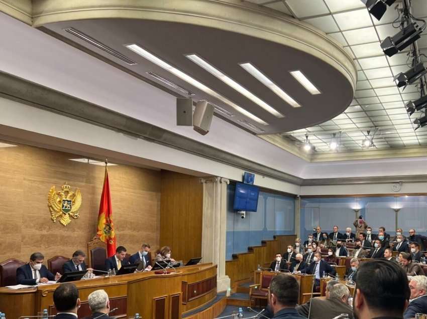Dështon seanca e parlamentit të Malit të Zi për shkarkimin e Zv/kryeministrit Abazoviq