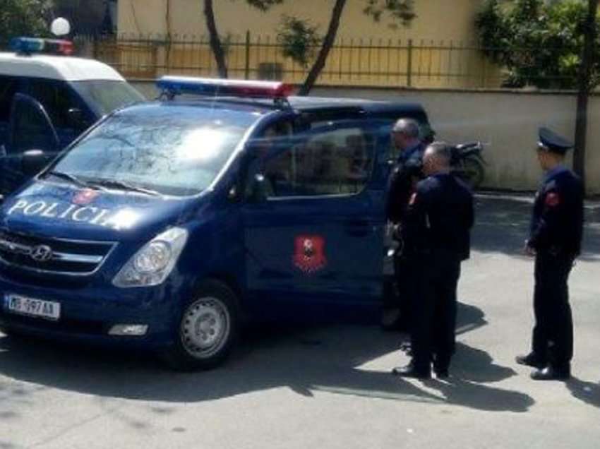 Aksident në Tiranë/ Plagoset drejtuesja dhe pasagjerja, pas përplasjes me një mjet tjetër