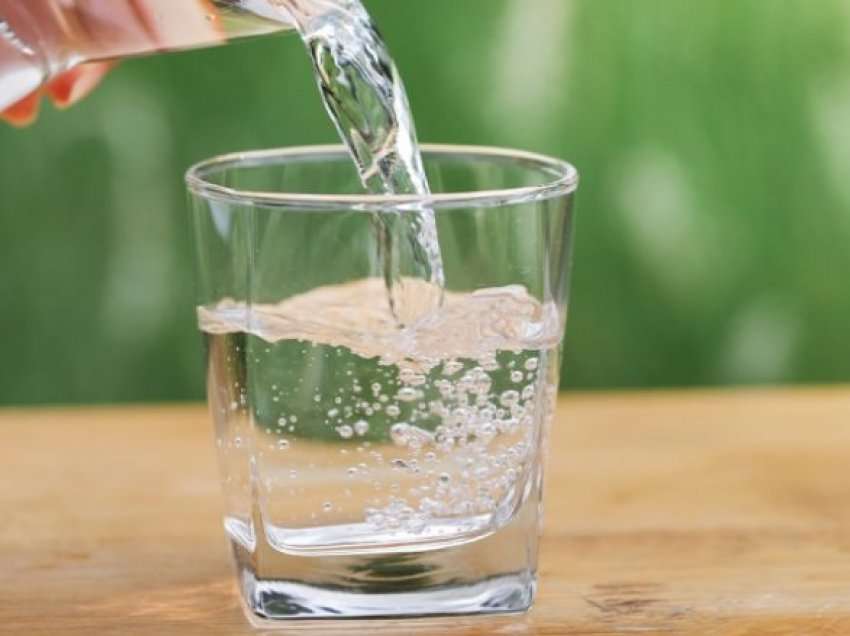 Çfarë ndodh kur pini ujë, shenjë e problemeve në organizëm