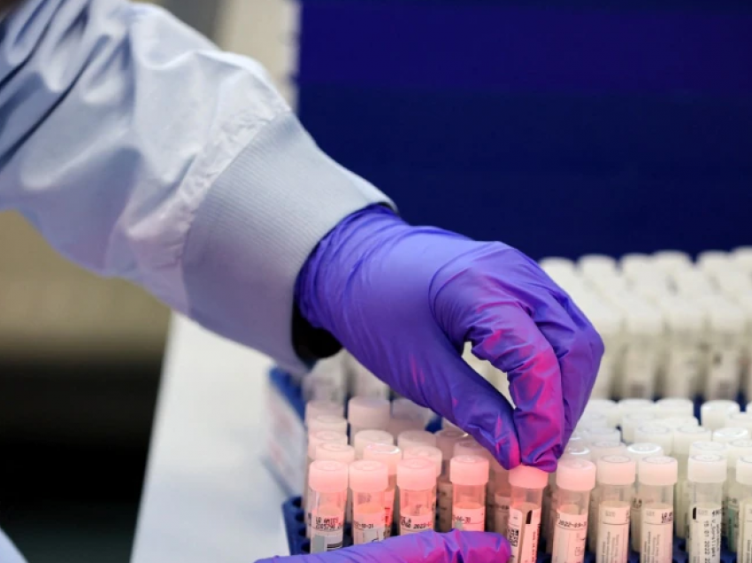 Shkencëtarët kinezë prezantojnë test të ri për koronavirus