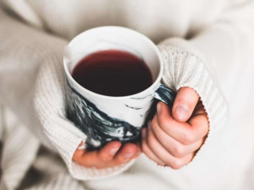 Studimi: Një filxhan çaji lehtëson stresin mendor të pandemisë