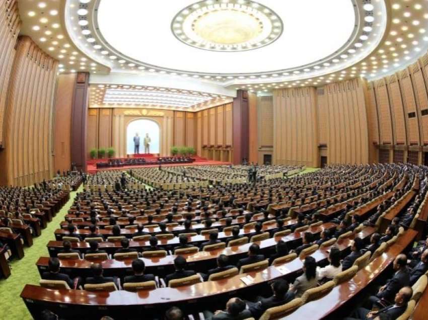 Koreja e Veriut zotohet të rrisë ekonominë pavarësisht ‘problemeve të ndërlikuara’