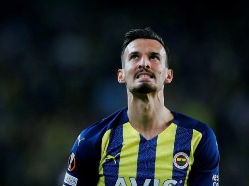 Tifozët e Fenerbahçes të pakënaqur me lojtarin nga Kosova