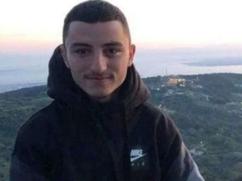 Në kërkim për vrasjen e 19-vjeçarit, vetëdorëzohet Roxhers Demirazi