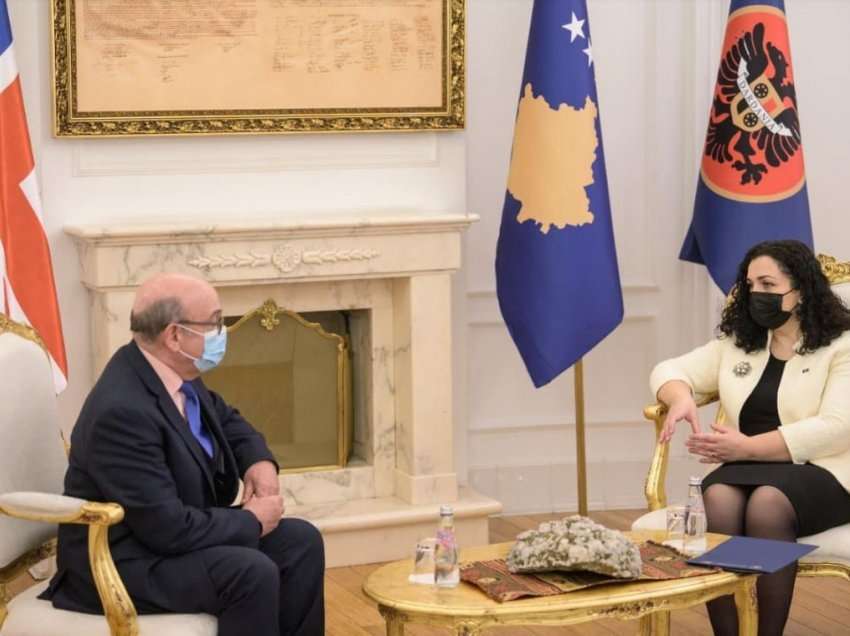 Presidentja pas takimit me emisarin britanik: Serbia po shkakton obstruksione duke mos i zbatuar marrëveshjet e nënshkruara