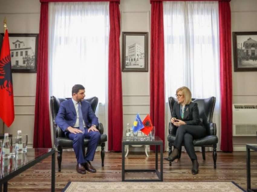 Krasniqi në Tiranë: Intensifikimi i bashkëpunimit Kosovë - Shqipëri duhet të jetë prioritet shtetëror