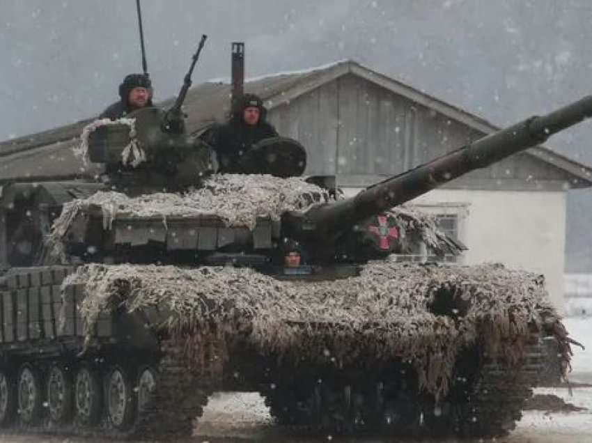 Trupat britanike që ndihmuan ukrainasit për t’u stërvitur do të largohen nga Ukraina