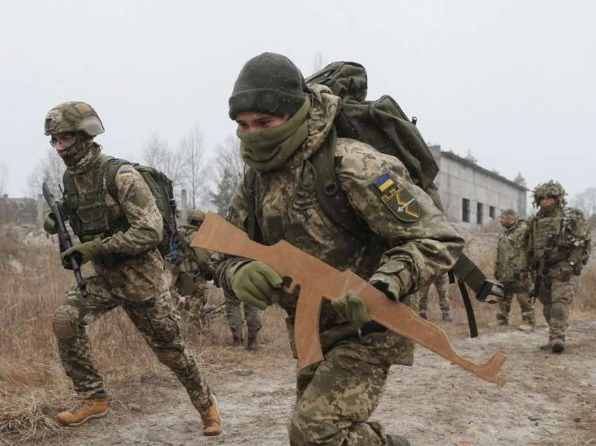 Ky shtet paralajmëron se pushtimi i Ukrainës mund të ndodhë së shpejti  