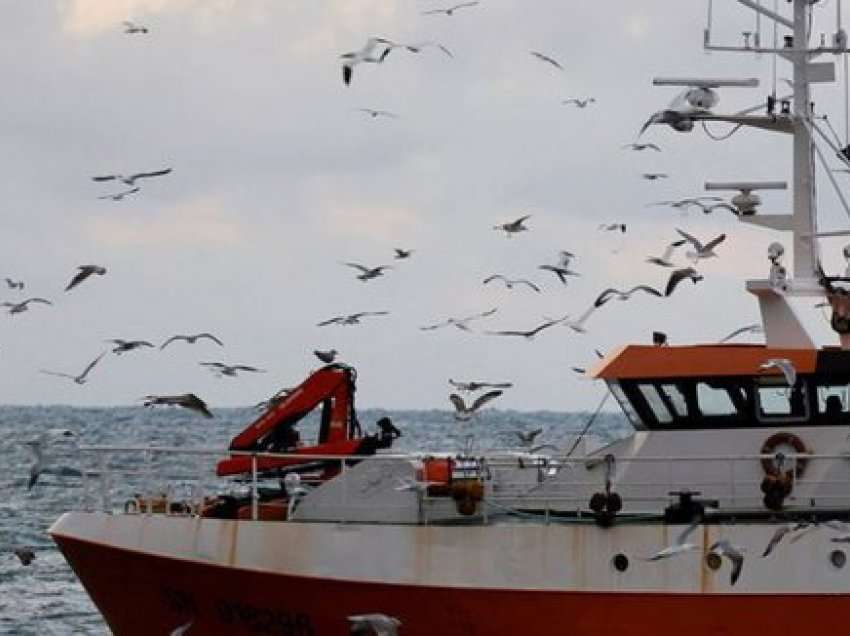 Fundoset anija e peshkimit në Kanada, vdesin 4 persona, zhduken 15 të tjerë