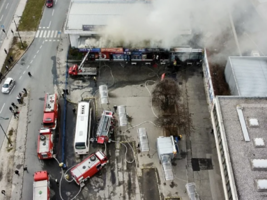 Shuhet zjarri që kaploi stacionin e autobusëve në Sarajevë – lëndohet vetëm një person, dërgohet me urgjencë në spital