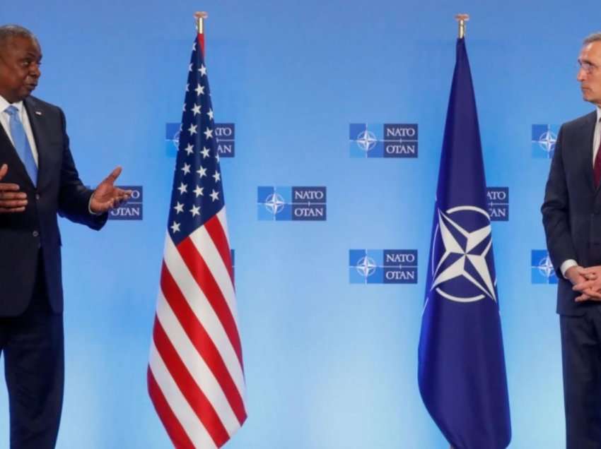 Sekretari amerikan i Mbrojtjes bisedime me NATO-n rreth krizës Ukrainë-Rusi
