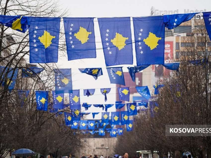 ​Prishtina merr pamje festive në prag të Ditës së Pavarësisë
