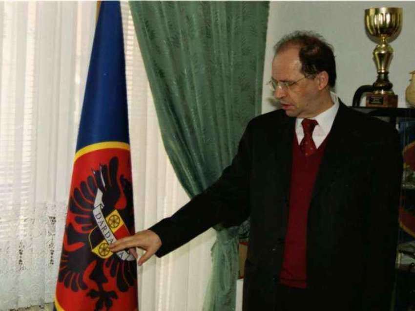 Si e mohuan “çlirimtarët” Pavarësinë duke e refuzuar flamurin Dardan të Ibrahim Rugovës?