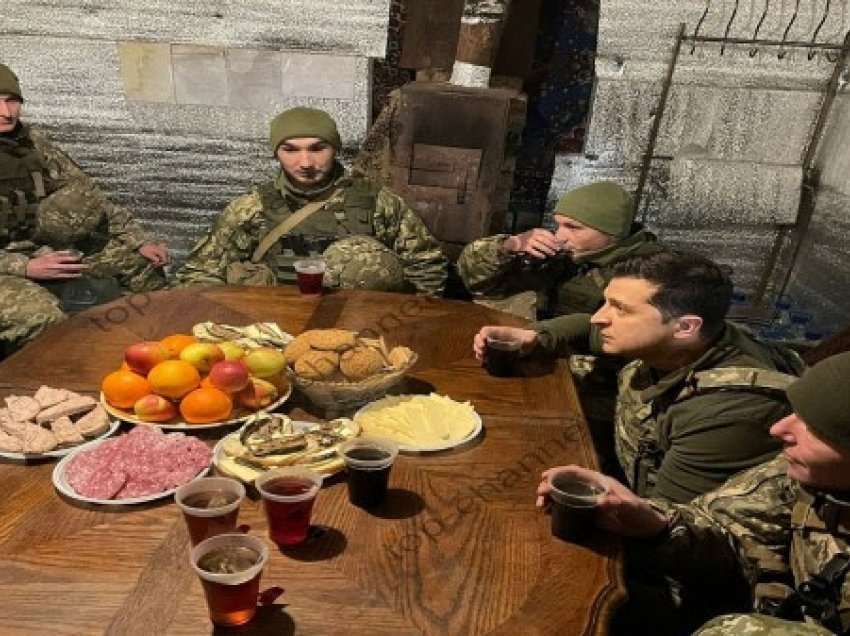 ​Vesh uniformë ushtarake, zbulohet vendndodhja e presidentit të Ukrainës