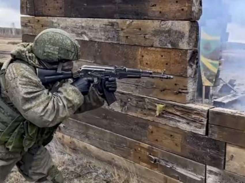 Artileria e rëndë në veprim, a po e gjen Putini shkakun për të sulmuar Ukrainën?