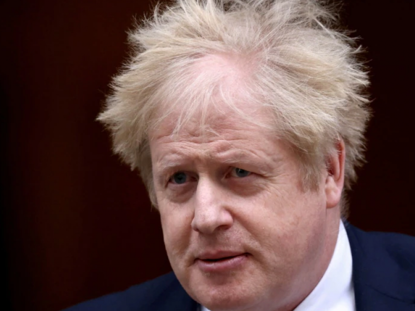Boris Johnson heq masat kufizuese të Covid-19 në Angli