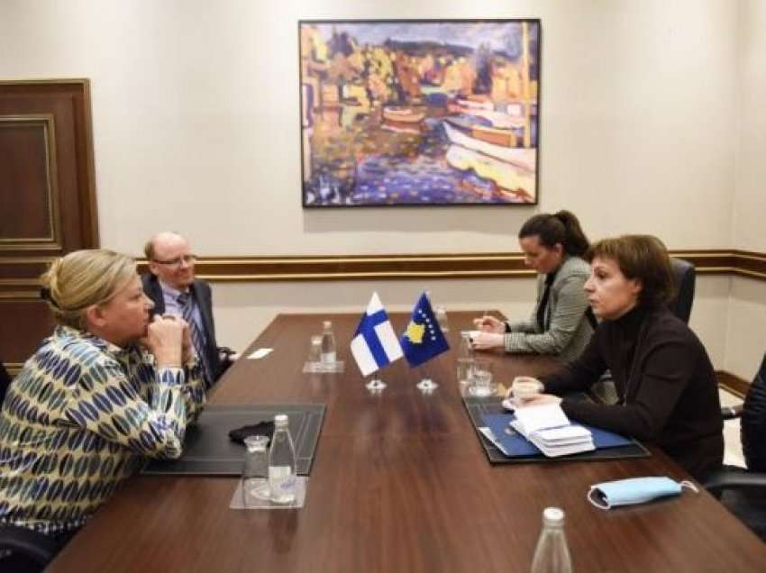 ​Gërvalla takon ambasadoren e Finlandës dhe të ngarkuarin me punë