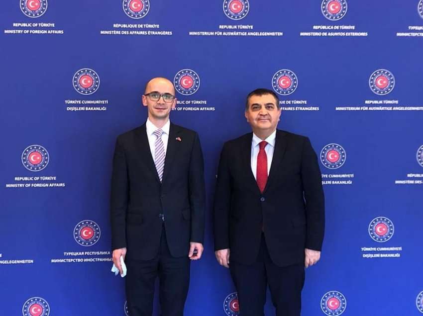 Bisedohet për marrëdhëniet Kosovë – Turqi