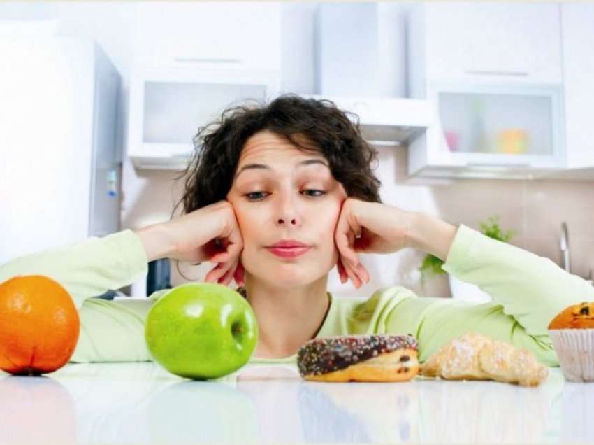 Pse hamë ushqime të pashëndetshme kur jemi të mërzitur?