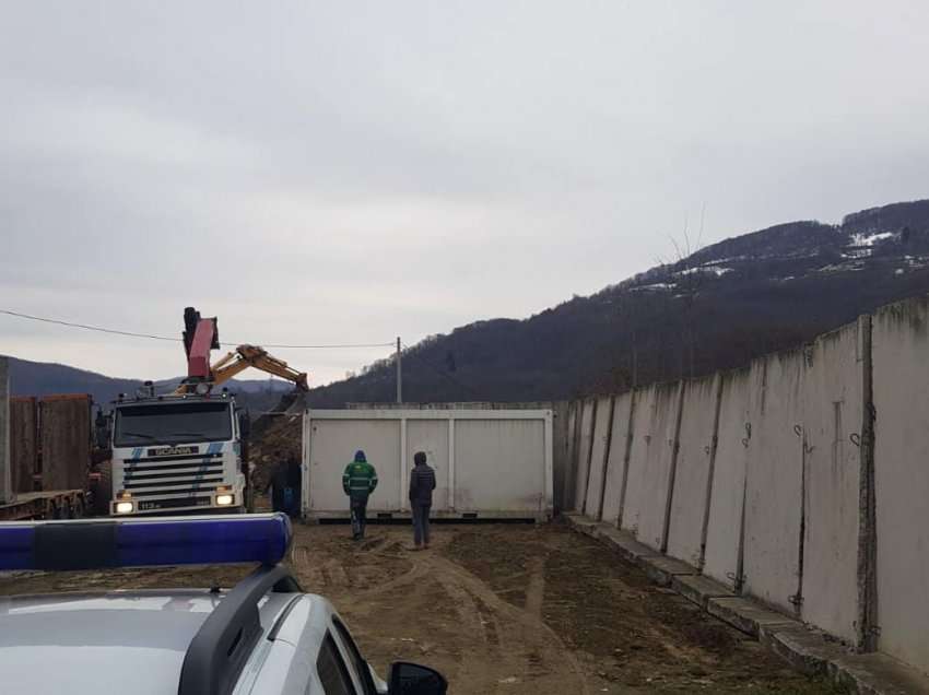 Sveçla jep detaje për kontenjerët dhe pajisjet logjistike në Bërnjak