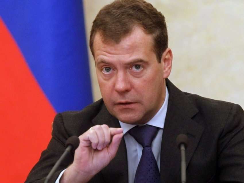 Medvedev thotë se Rusia mund ta rikthejë dënimin me vdekje
