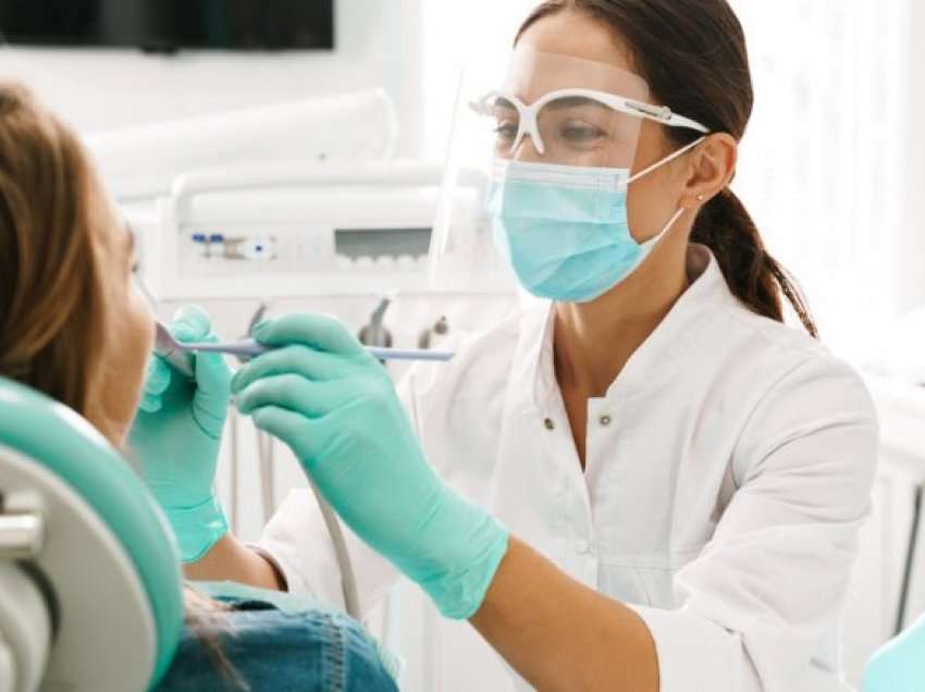 Dentisti mund të zbulojë edhe probleme të tjera shëndetësore gjatë ekzaminimit