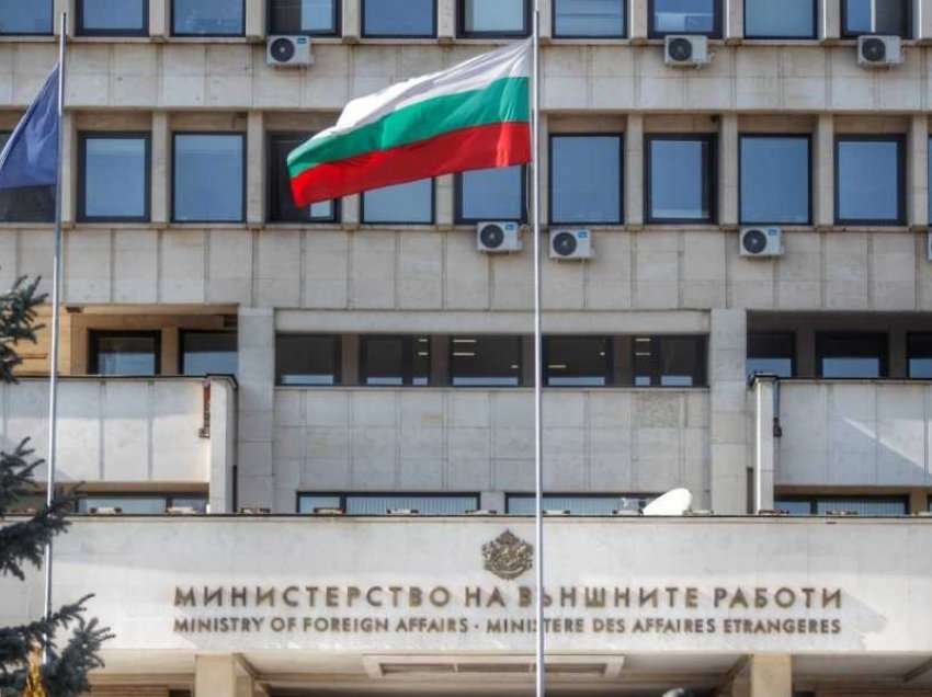 Ministri bullgar i Mbrojtjes shkarkohet për komentet pro-ruse