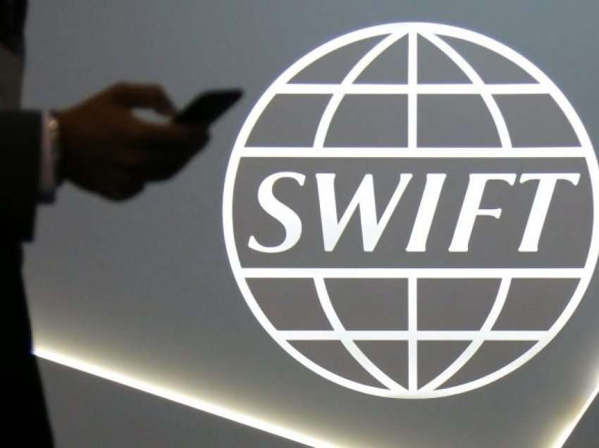 Çfarë nënkupton ndalimi i bankave ruse nga SWIFT
