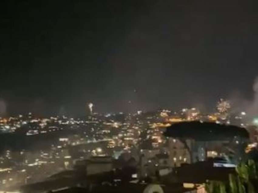 Kryetari ndaloi fishekzjarrët në Napoli, italianët nuk e përfillin