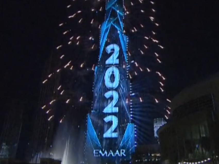 Kështu u prit Viti i Ri në Londër, Dubai e qytete të tjera