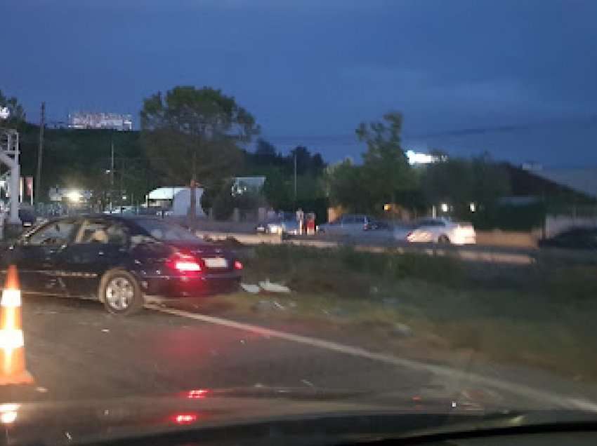 Nuk kanë të ndalur aksidentet sot/ Policia: 3 makina përplasen në aksin Durrës- Tiranë, plagoset 1 shtetase