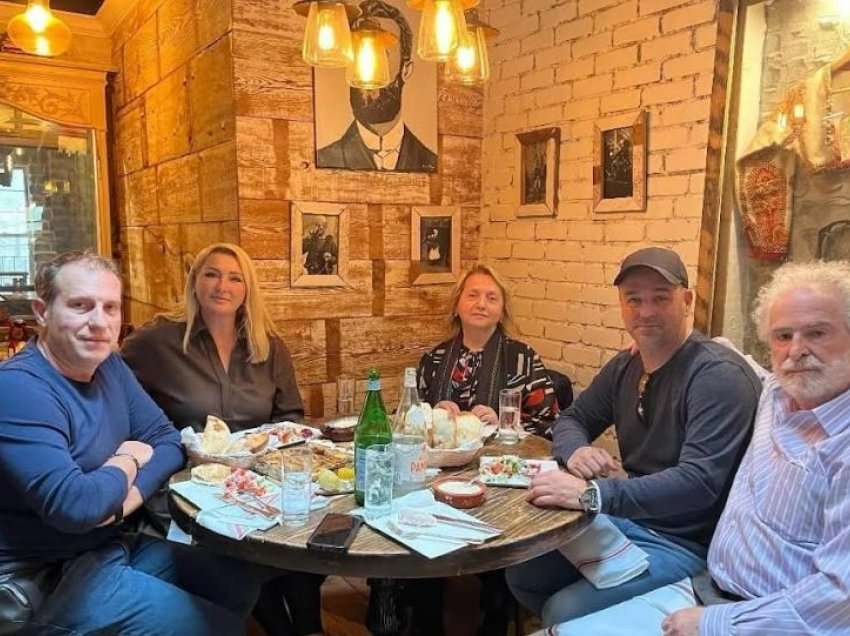 SHBA: Restorantin e famshëm shqiptar “Çka ka qëllu”, në Stamford – Connecticut, e vizitojnë yjet e estradës shqiptare