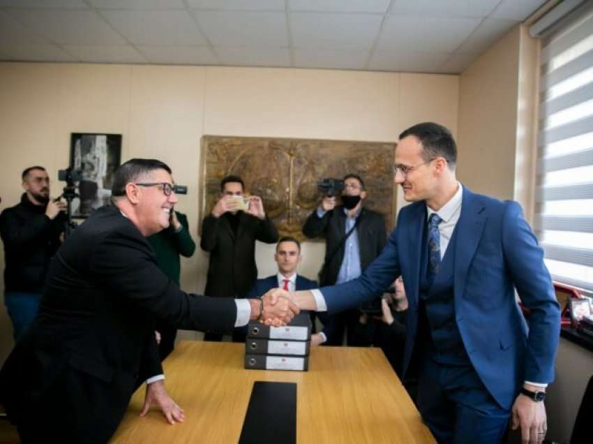 Befason Hyseni: Për të shërbyer në ushtri heq dorë nga kryetari i Gjilanit