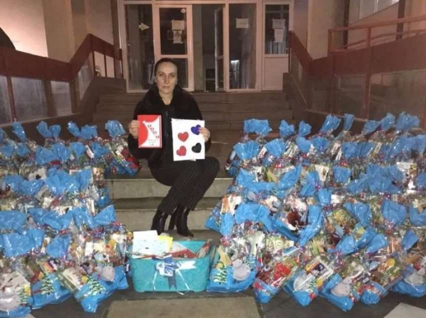 Aktivistja e bamirësisë Emine Imeri gëzoi qindra fëmijë me dhurata për fundvit