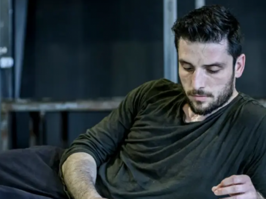“Ka bombë në teatër”/ Telefonata që alarmoi policinë, arrestohet aktori grek