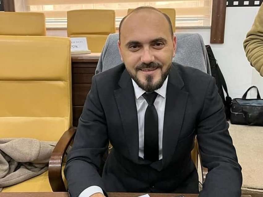 Arianit Sadiku flet si kryesues i Kuvendit Komunal në Gjilan