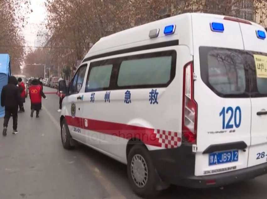 Gruaja humbet fëmijën për një test Covid, Kina ndëshkon zyrtarët