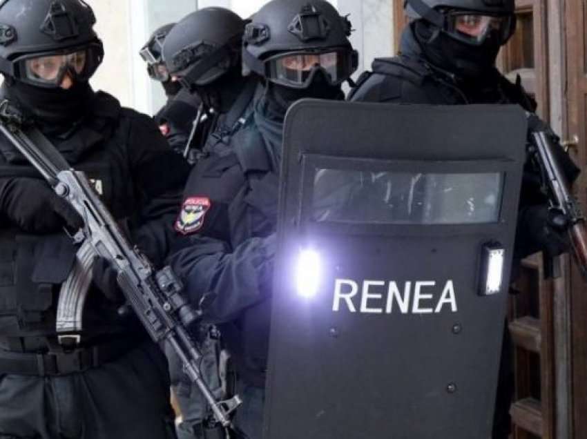 RENEA prangos një person në Vlorë, 19 persona të shoqëruar