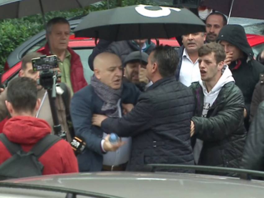 Bejko rrëfen incidentin me protestuesit e Berishës: Ishin të egërsuar, shpëtova pa ndonjë thikë