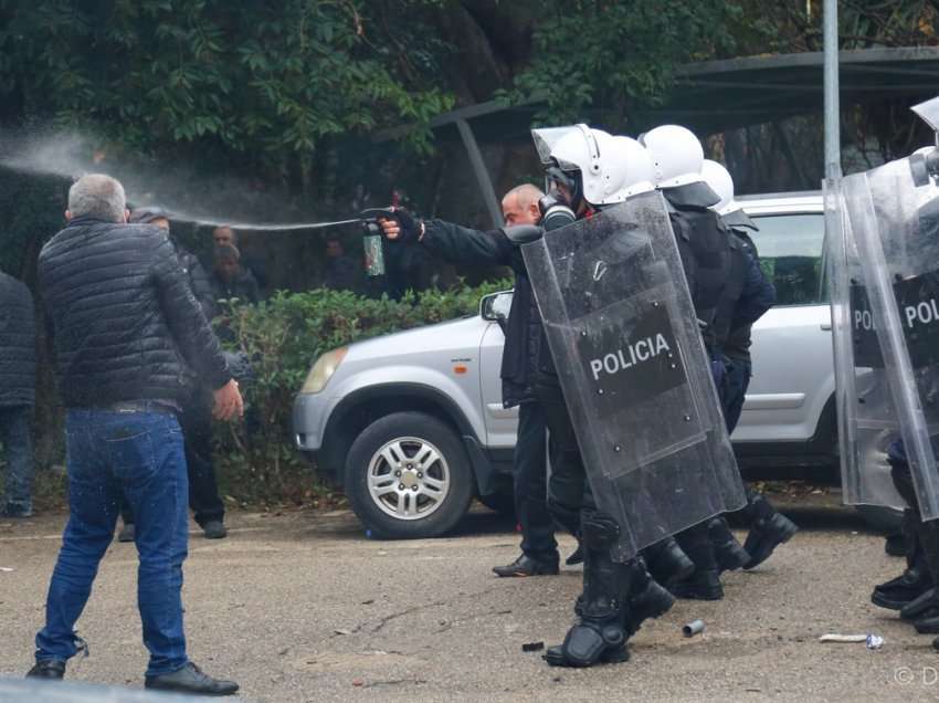“Një turp kombëtar”, avokati shqiptar komenton protestën e dhunshme - ja çka duhet të bëhet me Berishën