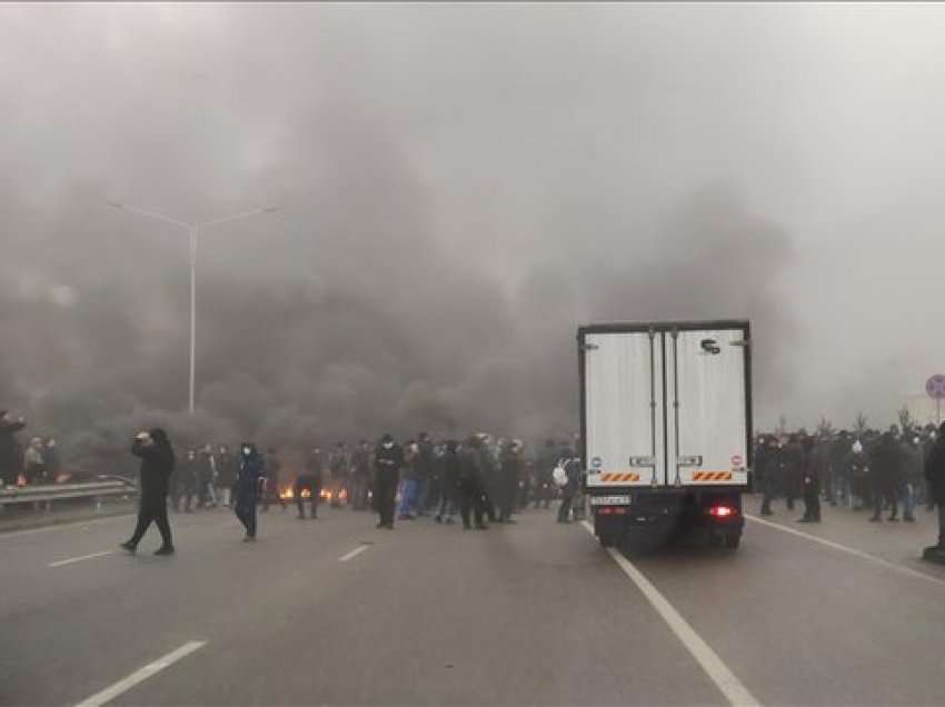 26 të vdekur nga protestat në Kazakistan