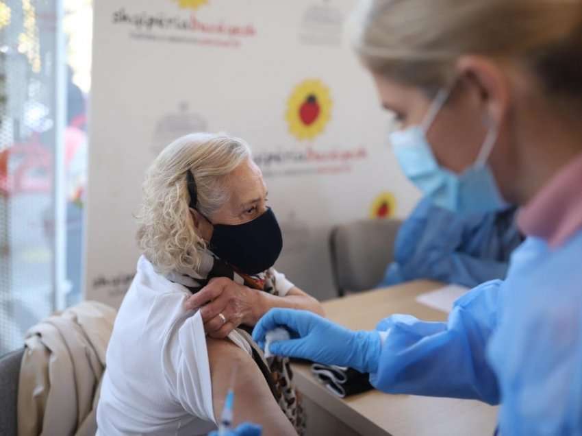 Mbi 2 milionë vaksinime deri tani në Shqipëri 