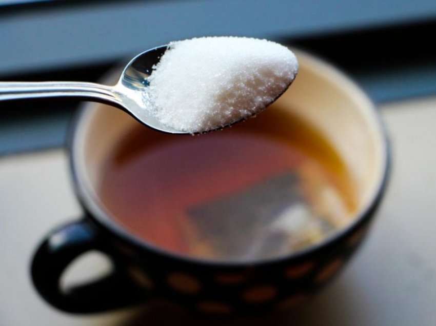 Sa e dëmshme mund të jetë vetëm 1 lugë çaji sheqer në filxhanin e përditshëm që konsumoni?