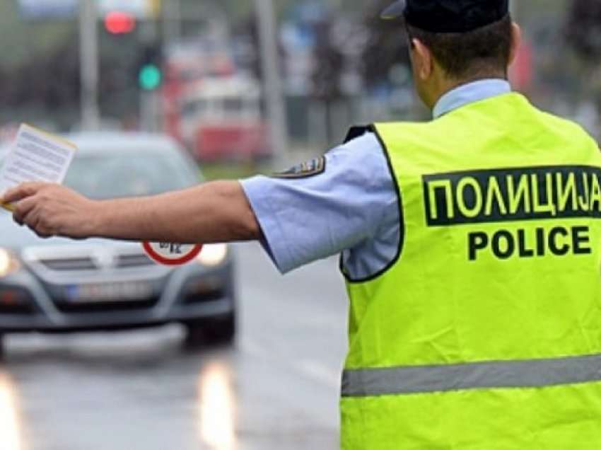 Tetovë-Gostivar: Policia sanksionoi personat që drejtojnë veturat pa patentë shoferi
