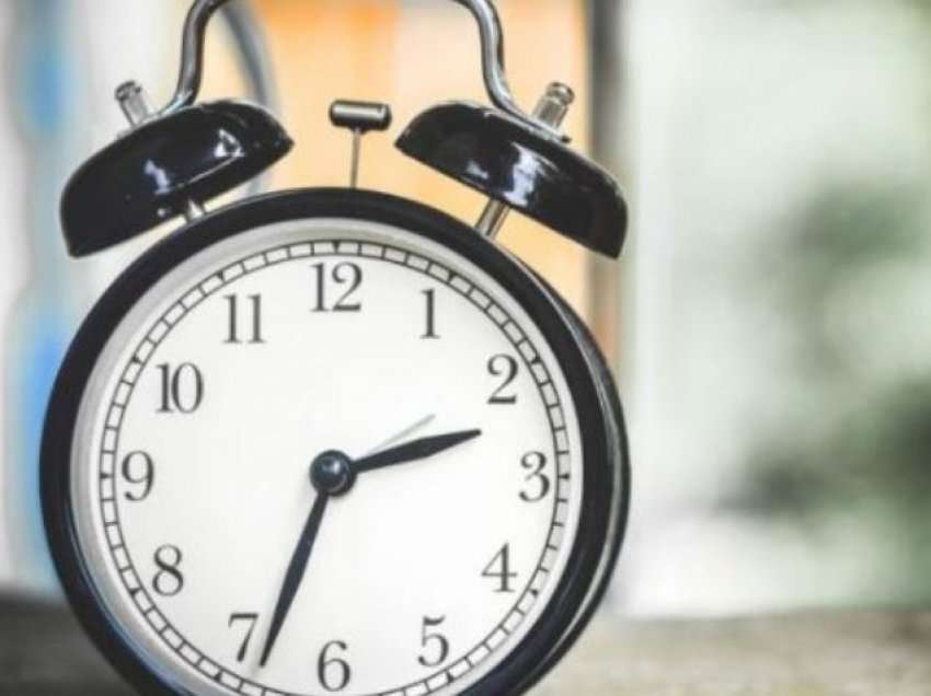 Sa i dëmshëm është alarmi i mëngjesit? Mjeku tregon se nga çfarë rrezikoheni