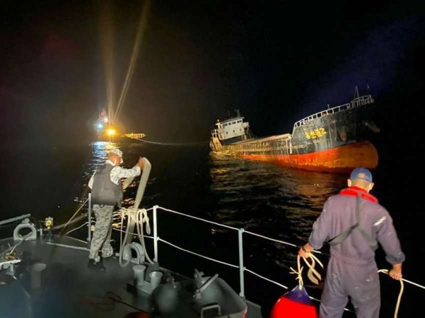 “Anija fantazmë” gjendet duke lundruar në brigjet e Tajlandës pa gjurmë ekuipazhi
